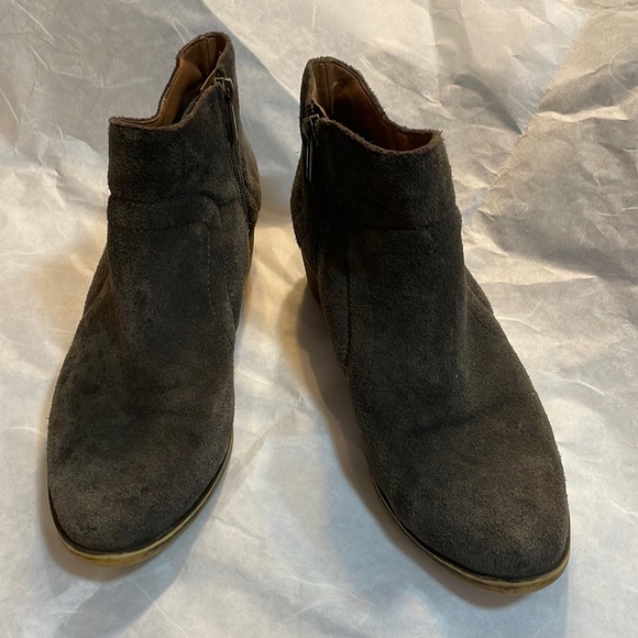 Lucky Brand Suede Chelsea Dusters 1 1/2”heel - Picture 7 of 11